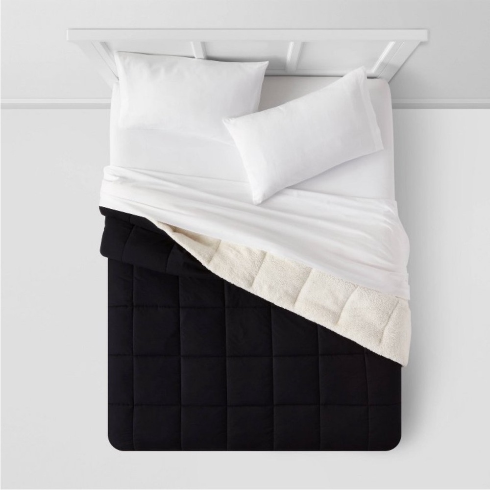 Room Essentials Faux Shearling Microfiber Reversible Comforter - Picture 2 of 3